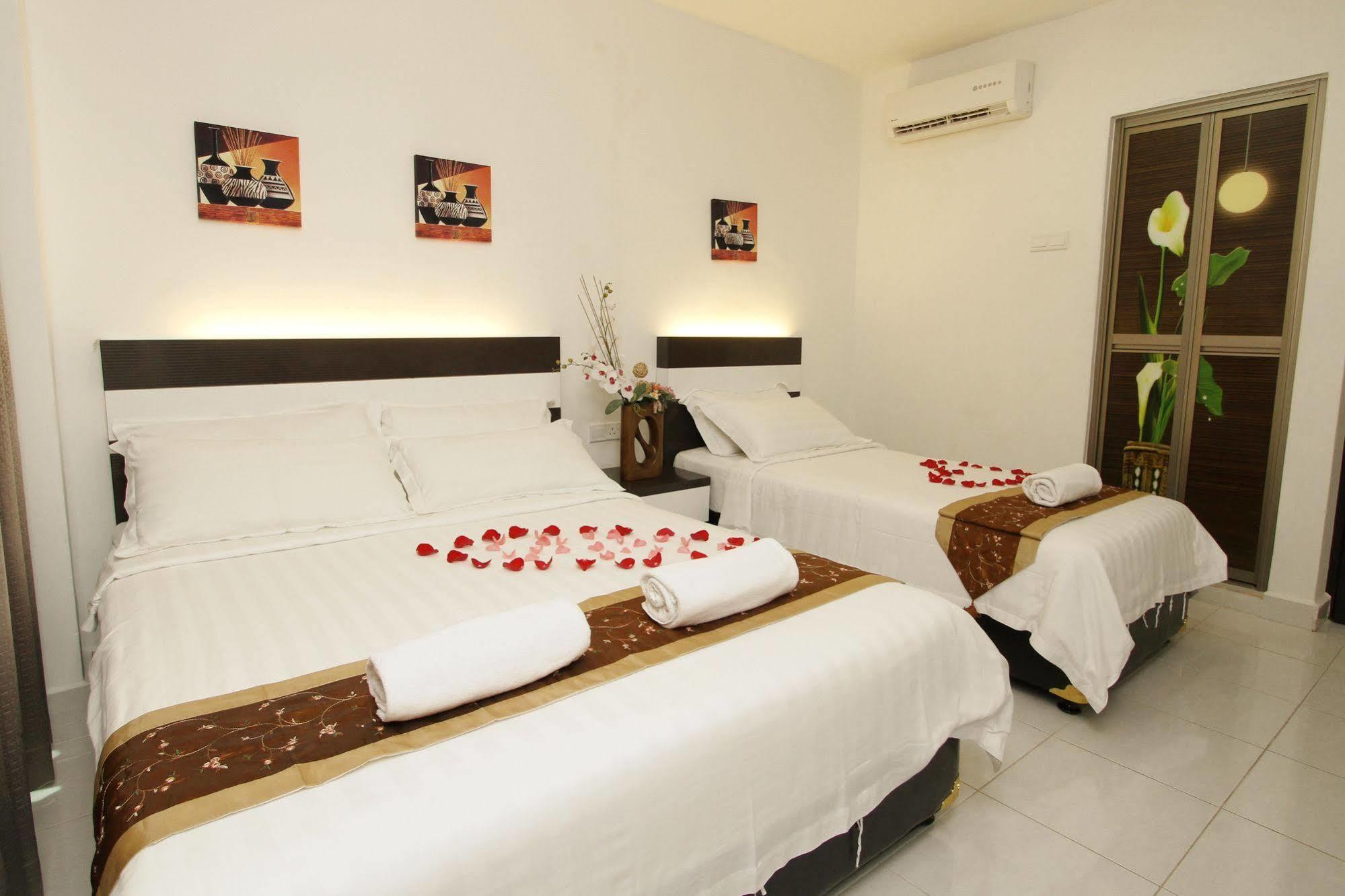 Hotel New Century *